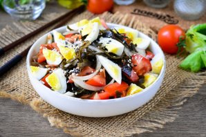 Салат из помидоров с морской капустой Салат из помидоров с морской капустой