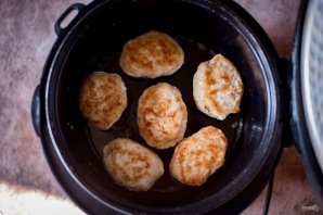Куриные котлеты в мультиварке