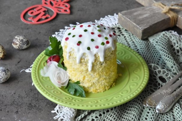 Пасхальный салат с консервированным лососем Пасхальный салат с консервированным лососем