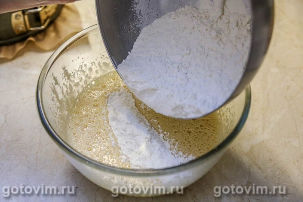 Пирог медовый с черной смородиной Пирог медовый с черной смородиной