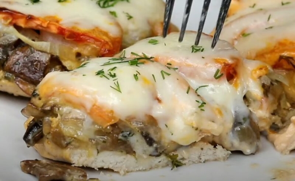 Так мясо по-французски вы ещё не готовили. Невероятно сочно и вкусно Так мясо по-французски вы ещё не готовили. Невероятно сочно и вкусно