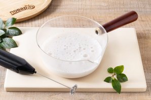 Чай с кленовым сиропом и молоком Чай с кленовым сиропом и молоком