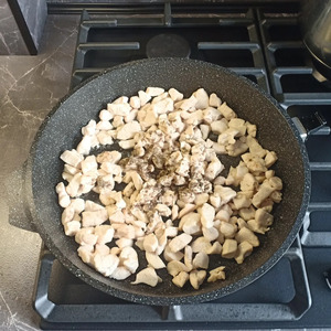 Пирог с курицей и грибами