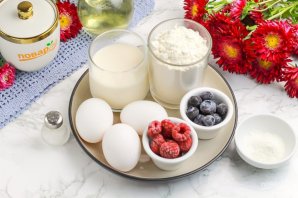 Сметанный пирог с ягодами