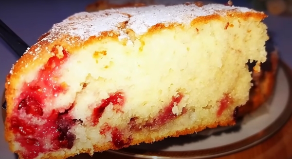 Все смешали и в духовку. Нежный и вкусный пирог за 25 минут