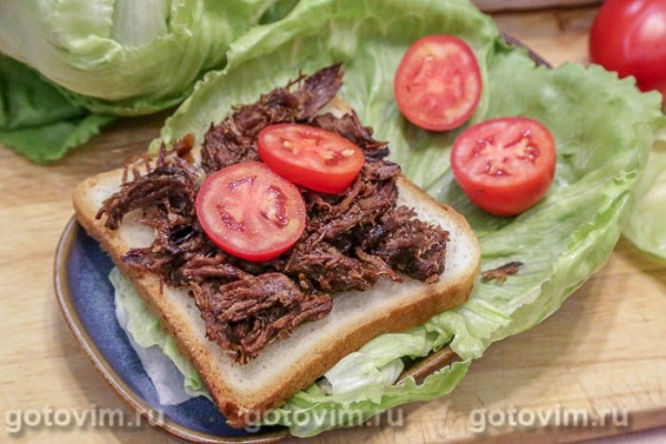 Рваная говядина с печеным чесноком и яблоками Рваная говядина с печеным чесноком и яблоками