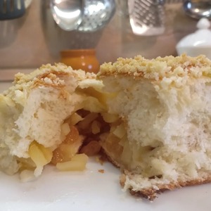 Пирог с яблоками и изюмом Пирог с яблоками и изюмом