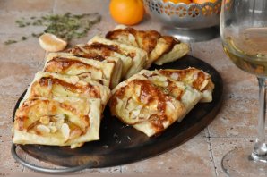 Слойки с камамбером и грушей Слойки с камамбером и грушей