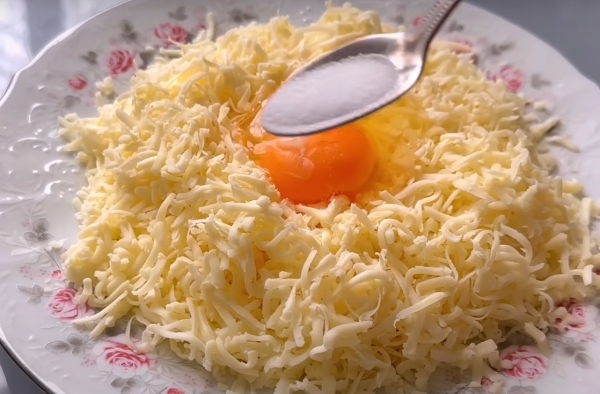 Беру кефир и 1 яйцо. Ароматные хачапури за 15 минут: очень вкусный и быстрый рецепт Беру кефир и 1 яйцо. Ароматные хачапури за 15 минут: очень вкусный и быстрый рецепт