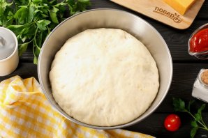 Пицца с сыром в мультиварке Пицца с сыром в мультиварке