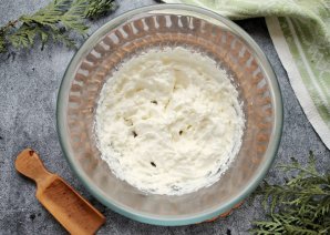 Десерт из вареной сгущенки и сметаны Десерт из вареной сгущенки и сметаны