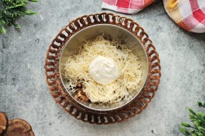 Салат "Арбузная долька" с курицей и грибами