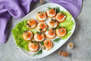 Закуска с лососем и каперсами Закуска с лососем и каперсами