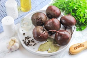 Маринованная свекла на зиму в банках целиком Маринованная свекла на зиму в банках целиком