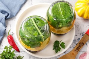 Патиссоны, маринованные кусочками Патиссоны, маринованные кусочками