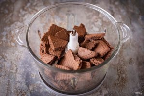 Шоколадный чизкейк с выпечкой