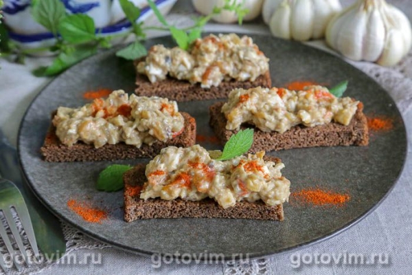 Икра из печёных баклажанов и перцев с варёным яйцом