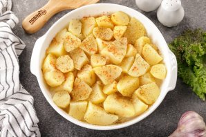 Куриная грудка, запеченная с картофелем Куриная грудка, запеченная с картофелем