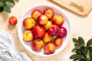 Компот из слив с косточками на зиму