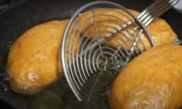 Так готовит только моя свекровь. Пирожки с двойной начинкой: нежные, как пух Так готовит только моя свекровь. Пирожки с двойной начинкой: нежные, как пух