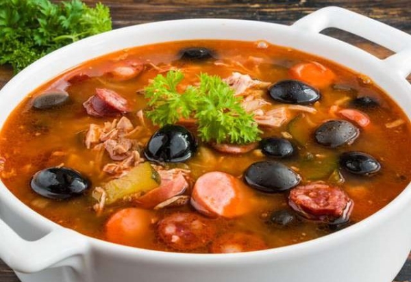 Мясная солянка с рисом и картофелем