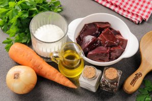 Говяжья печень в сметане с луком и морковью Говяжья печень в сметане с луком и морковью