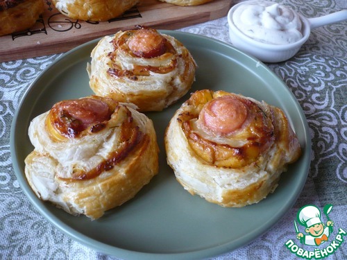 Слоеные рулетики с плавленым сыром Слоеные рулетики с плавленым сыром