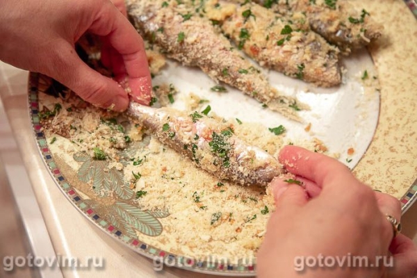 Барабулька в панировке из хлебных крошек, пармезана и зелени