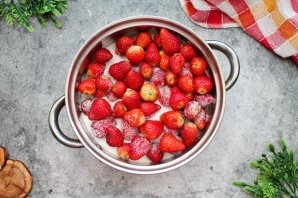 Клубника протертая с сахаром Клубника протертая с сахаром