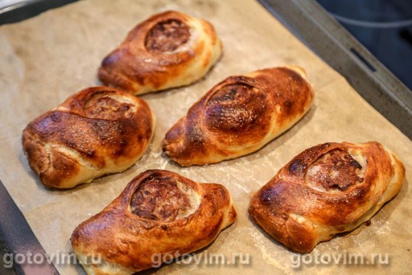 Булочка-плетенка с котлетой