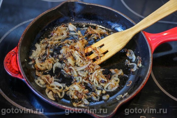 Пицца с лисичками и сыром с голубой плесенью