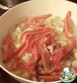 Эмпанадас с перцем и сардинами