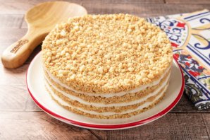 Торт из песочной крошки со сметанным кремом Торт из песочной крошки со сметанным кремом