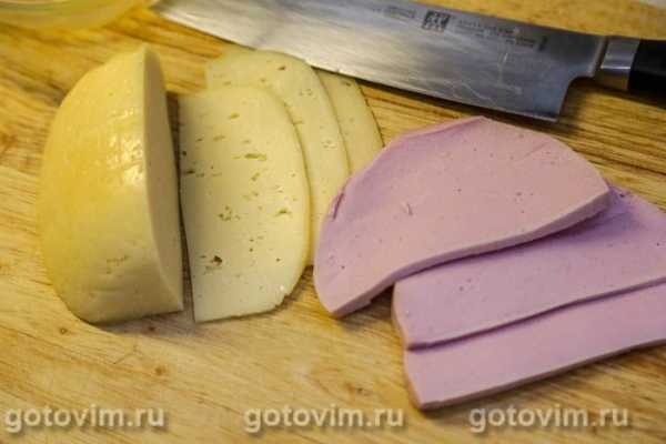 Сэндвич с колбасой и сыром в яйце Сэндвич с колбасой и сыром в яйце