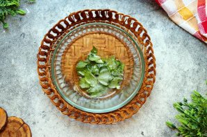 Страчателла с клубникой и томатами Страчателла с клубникой и томатами