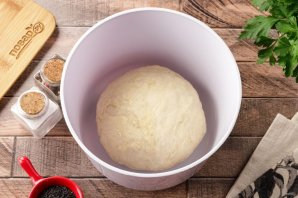 Жаркое в горшочке из теста