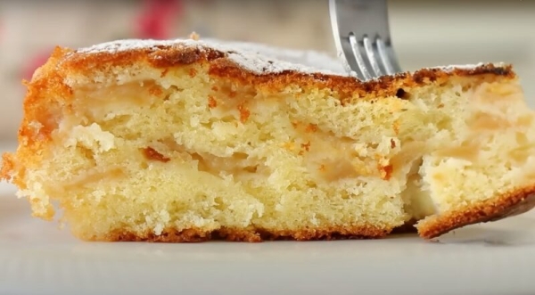 Шарлотка на сковороде. Летом готовлю только так: простой и вкусный рецепт