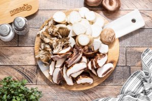 Постная пицца с грибами