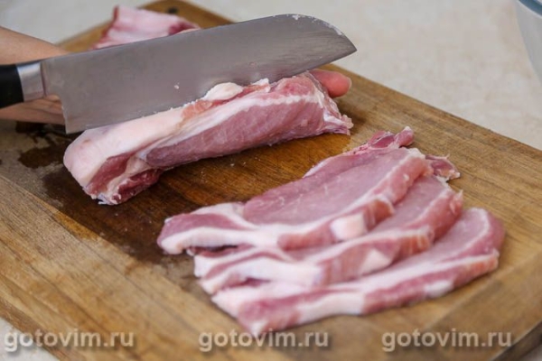 Мясные рулетики в панировке с моцареллой и помидорами Мясные рулетики в панировке с моцареллой и помидорами