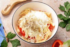 Салат с курицей, перцем и яблоком Салат с курицей, перцем и яблоком