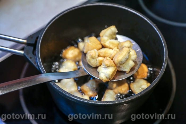 Говяжий бульон с овощами и жареными клецками