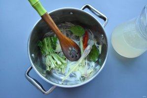 Суп "Том ям" с мидиями Суп "Том ям" с мидиями