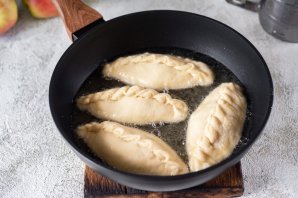 Пирожки с яблоками жареные Пирожки с яблоками жареные
