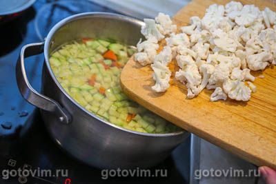 Кудрявый куриный суп с вермишелью, овощами и сырым яйцом (без картошки) Кудрявый куриный суп с вермишелью, овощами и сырым яйцом (без картошки)