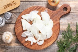 Шампиньоны жареные с луком