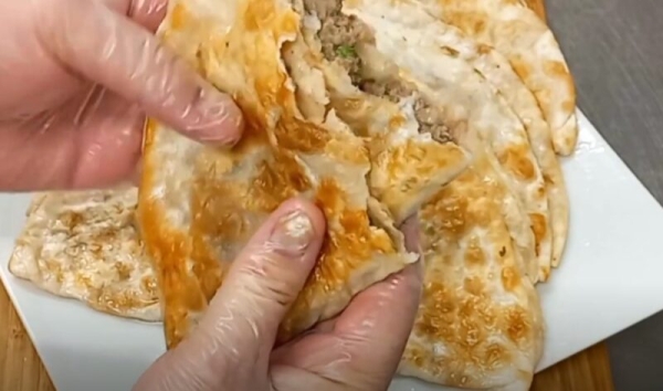 Чебуреки в лаваше. Рецепт для тех, кто не любит возиться с тестом Чебуреки в лаваше. Рецепт для тех, кто не любит возиться с тестом