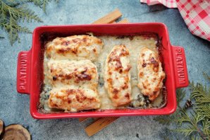 Куриные рулетики с грибами, маслинами и сыром Куриные рулетики с грибами, маслинами и сыром