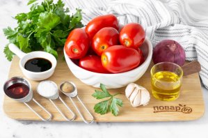 Маринованные помидоры с зеленью Маринованные помидоры с зеленью