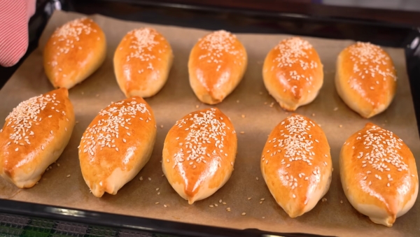 Пирожки с капустой на универсальном тесте: готовятся очень просто и быстро!