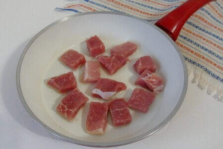 Жаркое в горшочке под съедобной крышечкой Жаркое в горшочке под съедобной крышечкой